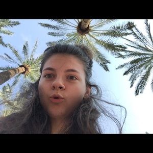 Meet your Posher, Abigail